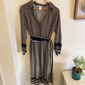Mid length dress with collar